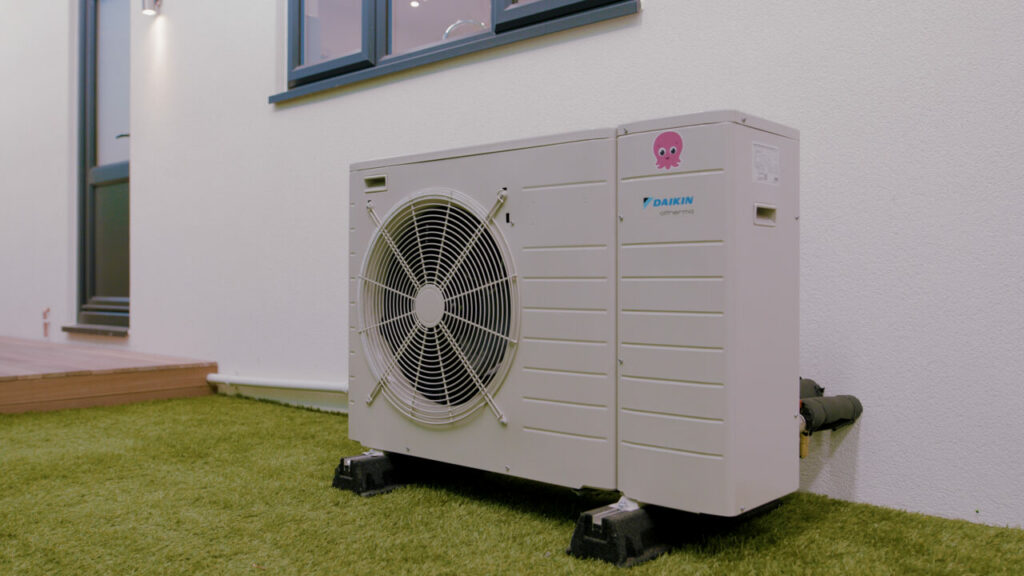 Why Octopus Energy’s Heat Pump Tariffs Could Be Your Smartest Switch & Referral Bonus